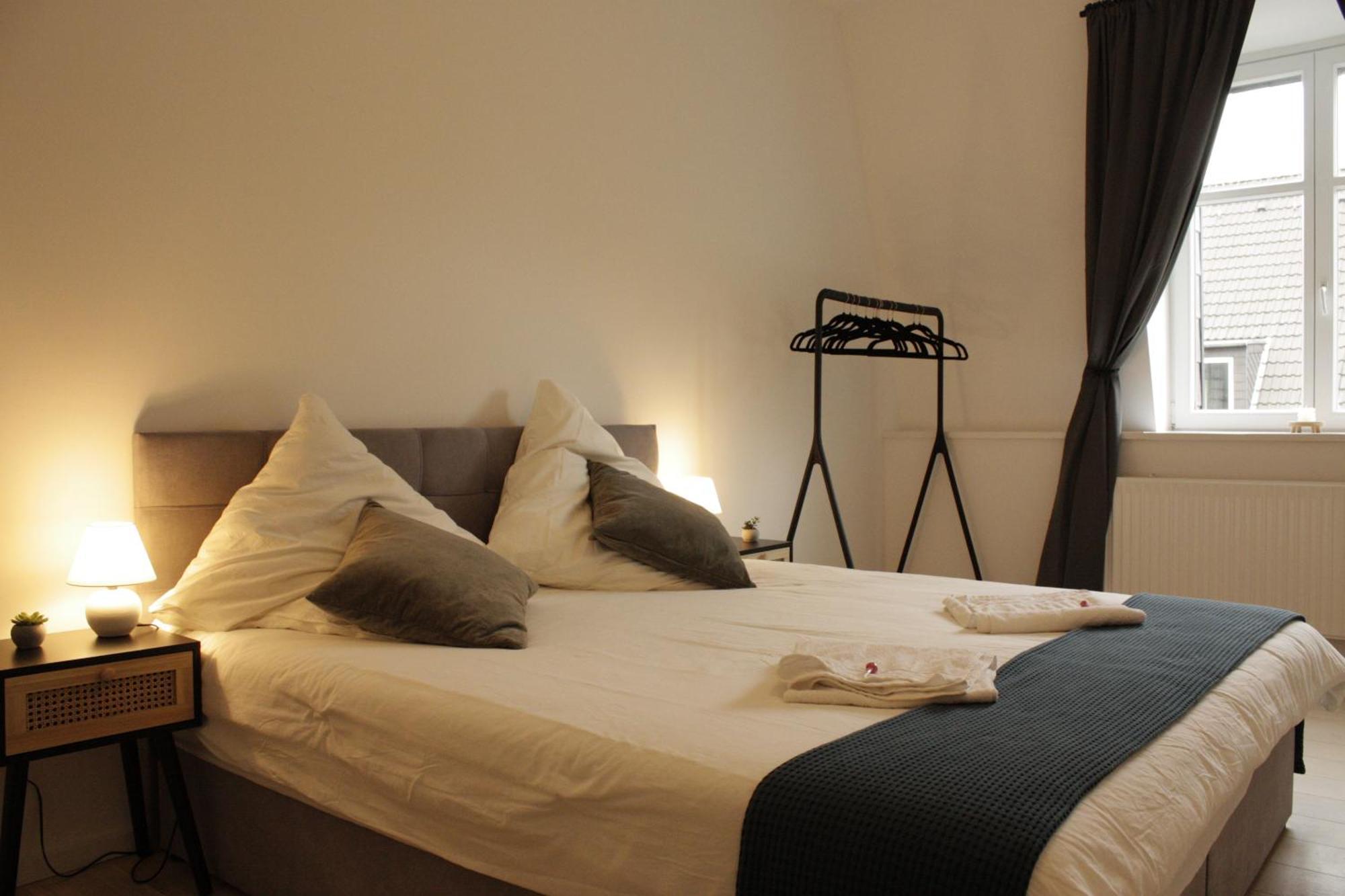Spacestays Designer Apartment Netflix Wifi Playstation 4 Balkon Essen Extérieur photo